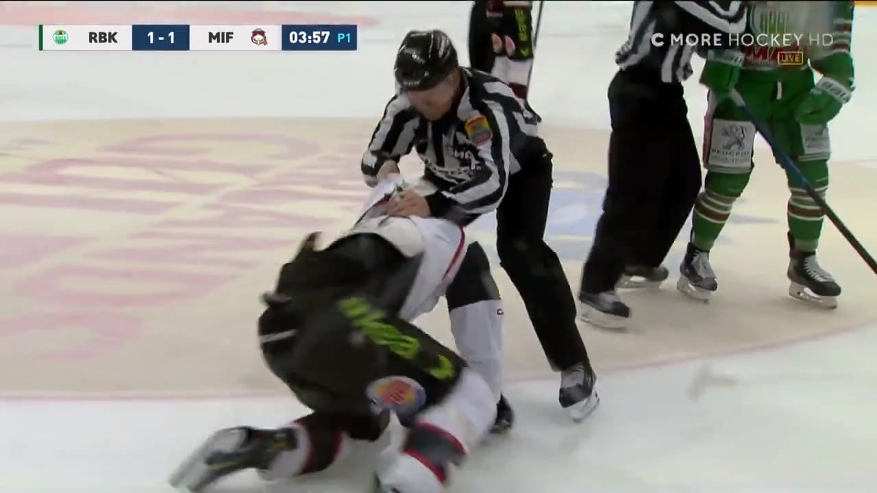 Här slits Sylvegård ner av domaren