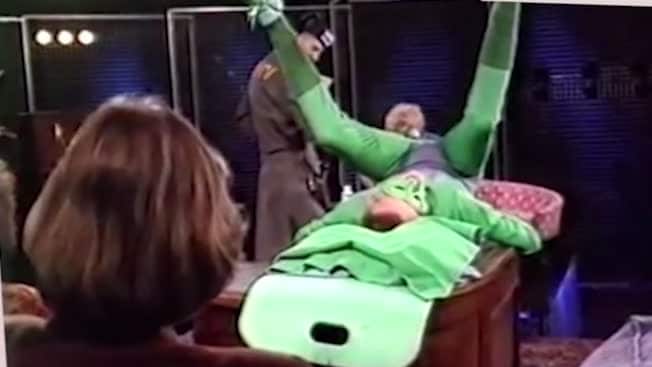 Här pruttar han "Happy birthday"