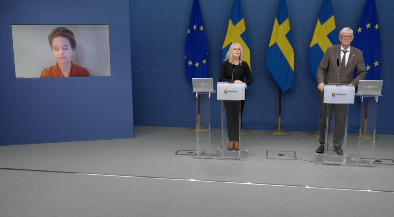 Regeringen höll pressträff om öppnandet av Sverige