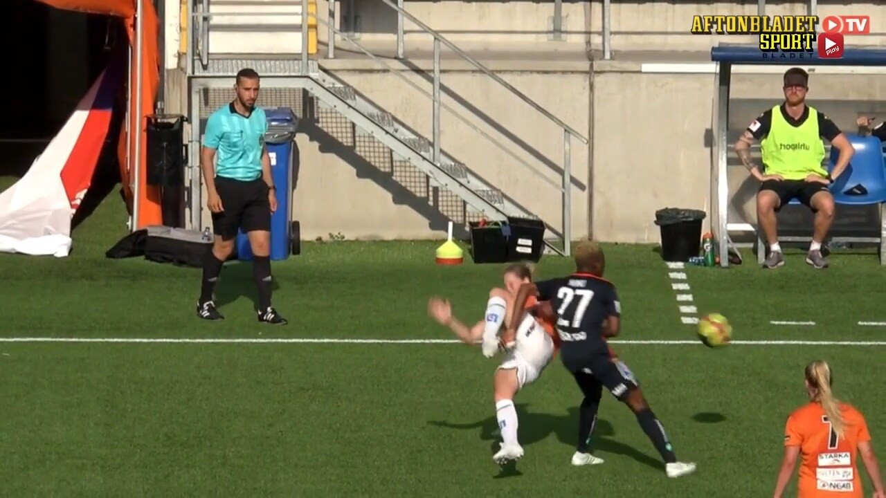 Se otäcka bilderna när Kristianstadspelaren vrider sig i smärta