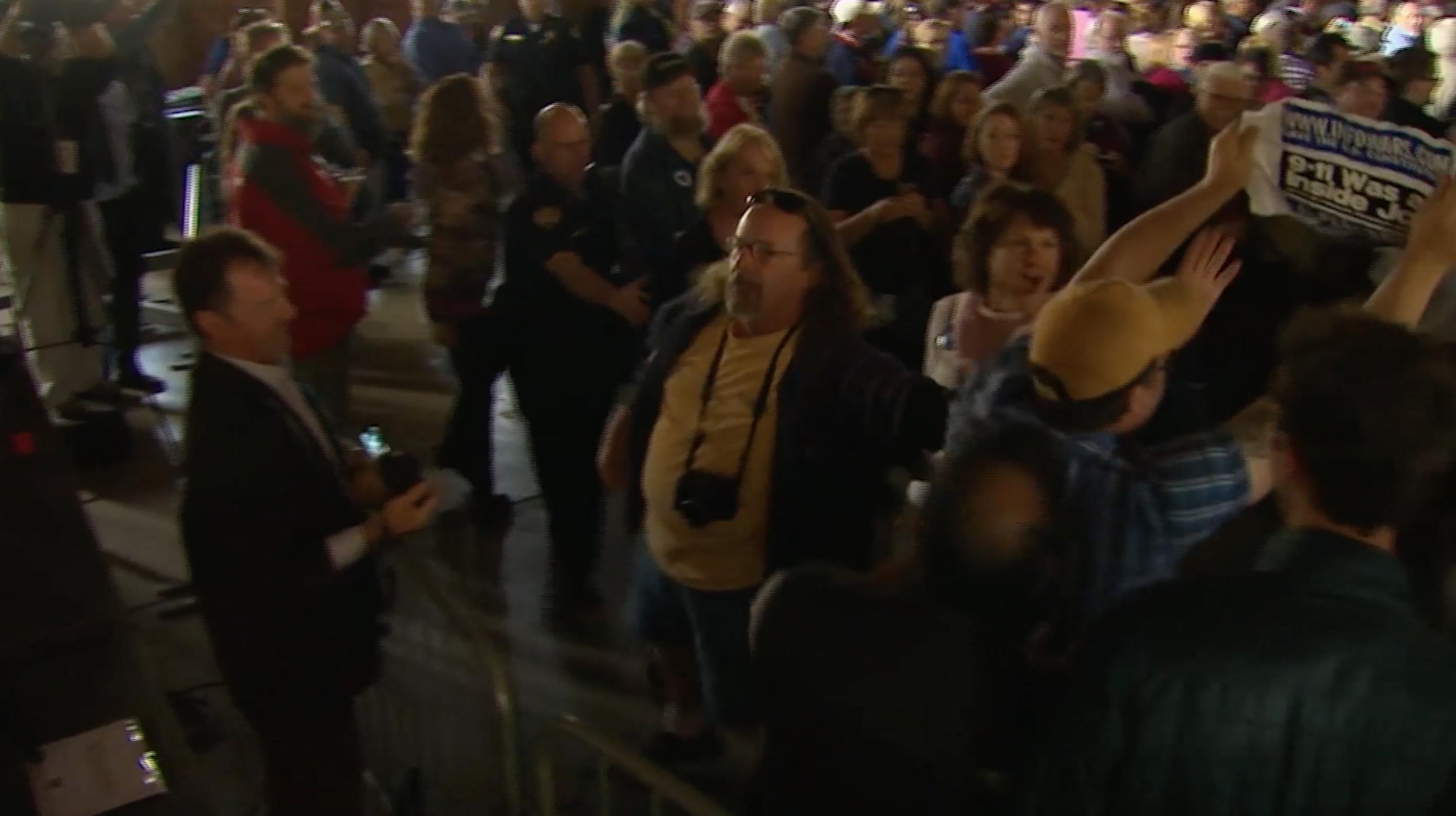 Trumptaktiken – Att anklaga Bill Clinton