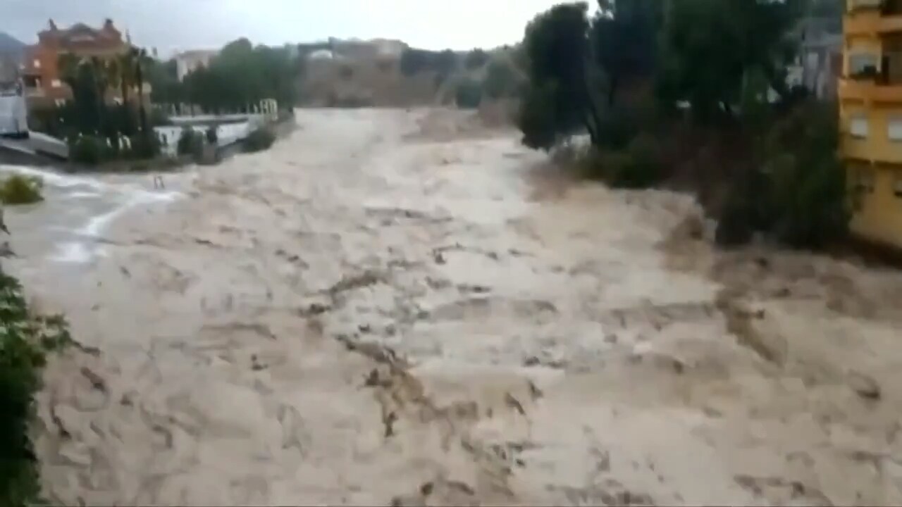 Se dramatiska filmerna: Extremväder har nått Spanien