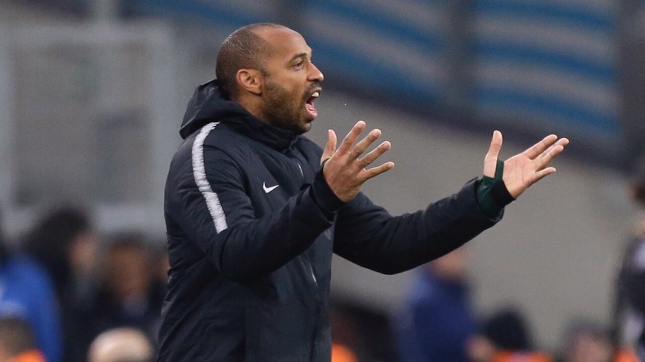 Thierry Henry sparkas av från Monaco - efter attacken mot motståndaren
