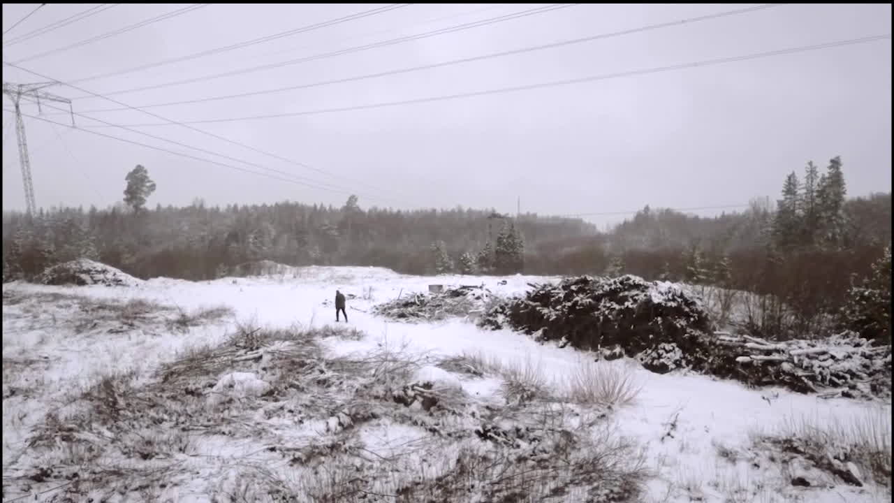 Kroppen hittades i brinnande buske