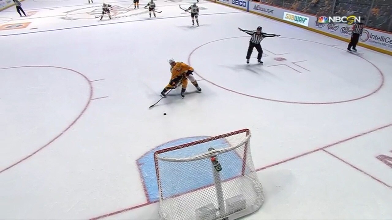 Här gör Arvidsson mål – utan att nudda pucken