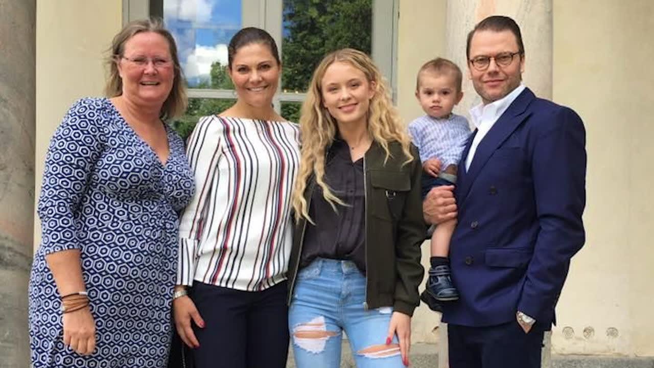 Zara Larsson i hemligt möte med Hovet