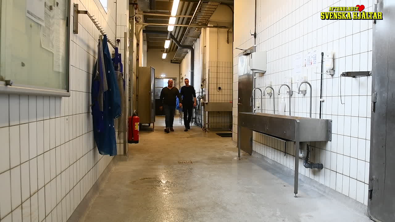 Tommy, 36, nära förblöda på golvet i slakteriet