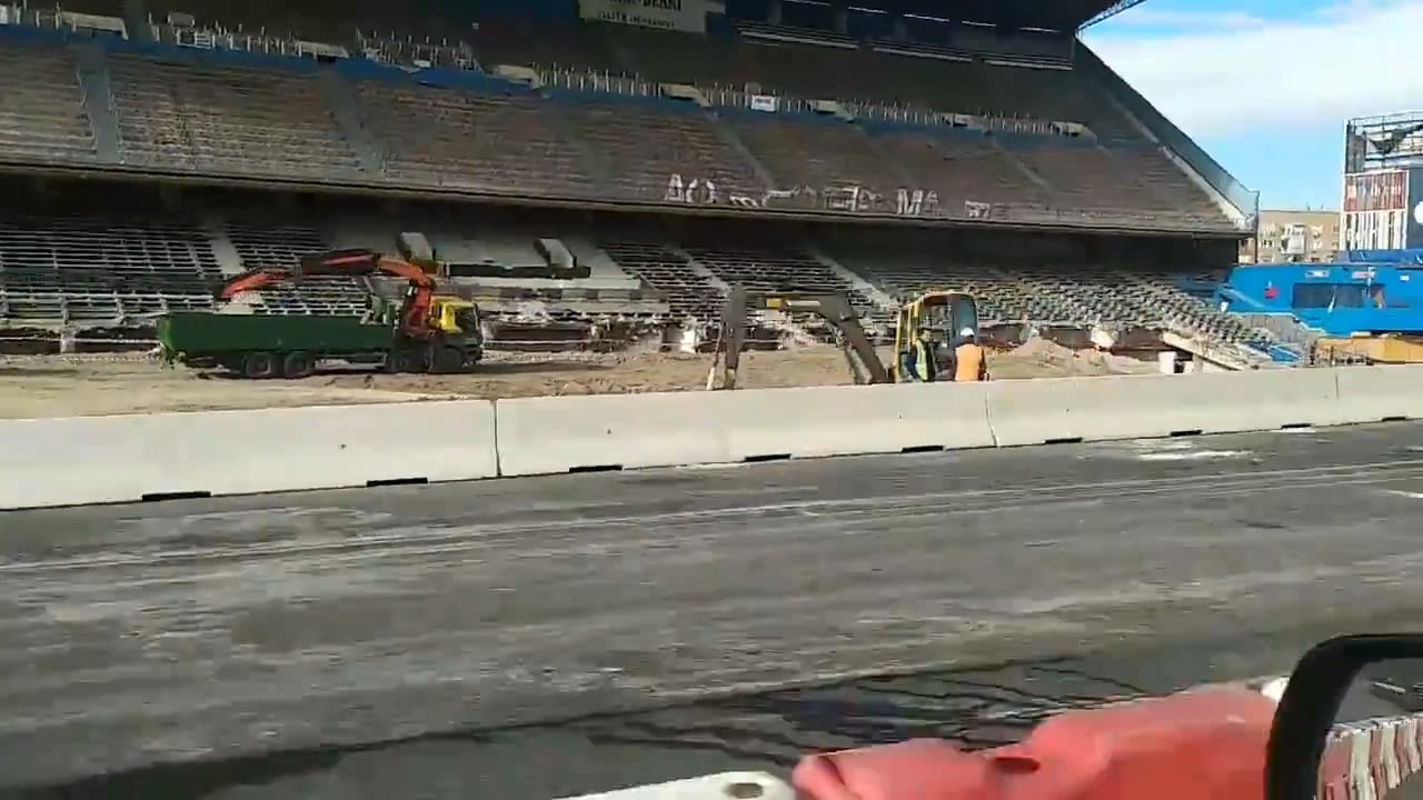 Här kör invånarna igenom anrika arenan