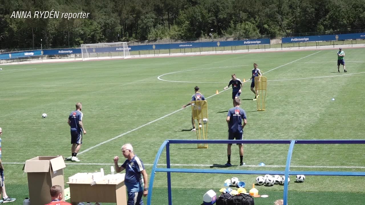 Här bevakas svenska träningen av ryska vakter