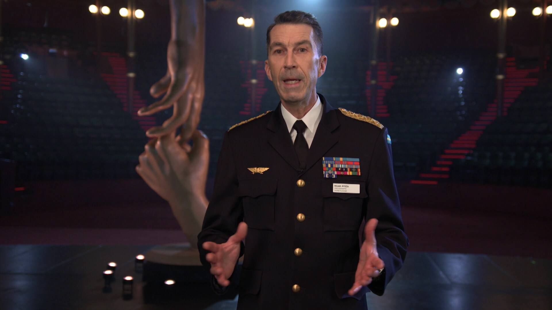 Överbefälhavarens hyllning till sexbarnsmamman: "Hon hade ingen skyddsutrustning"