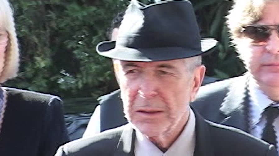 Leonard Cohen föll illa – dog i sömnen