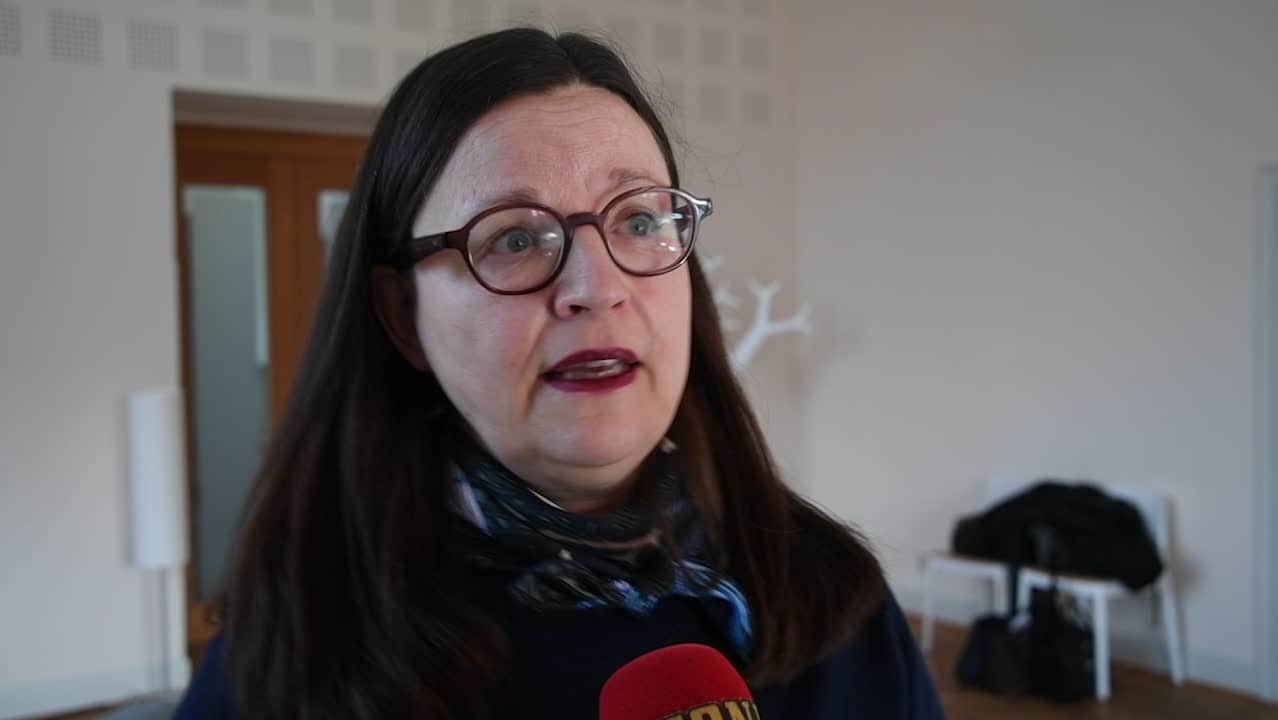 Ministern: Nej till mobiler i skolan