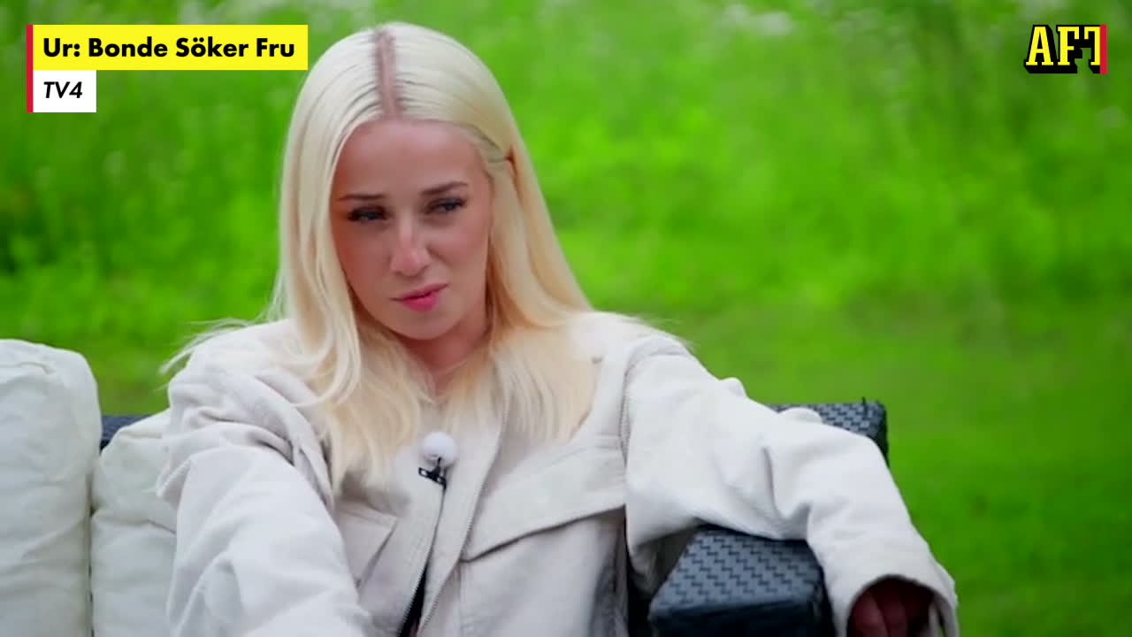 Här lämnar båda tjejerna Matthews gård