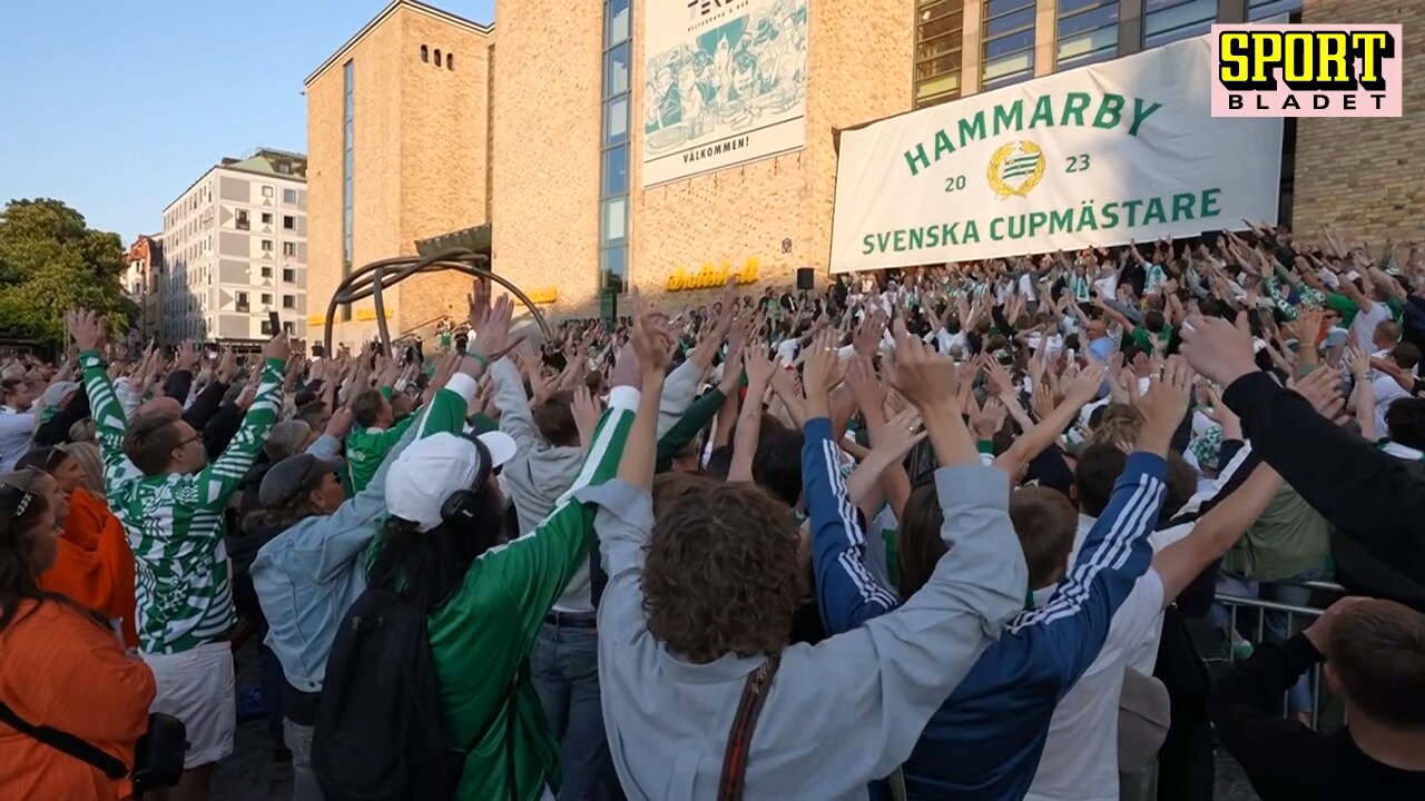 Här firar Bajen-fansen med spelarna: "Äntligen"