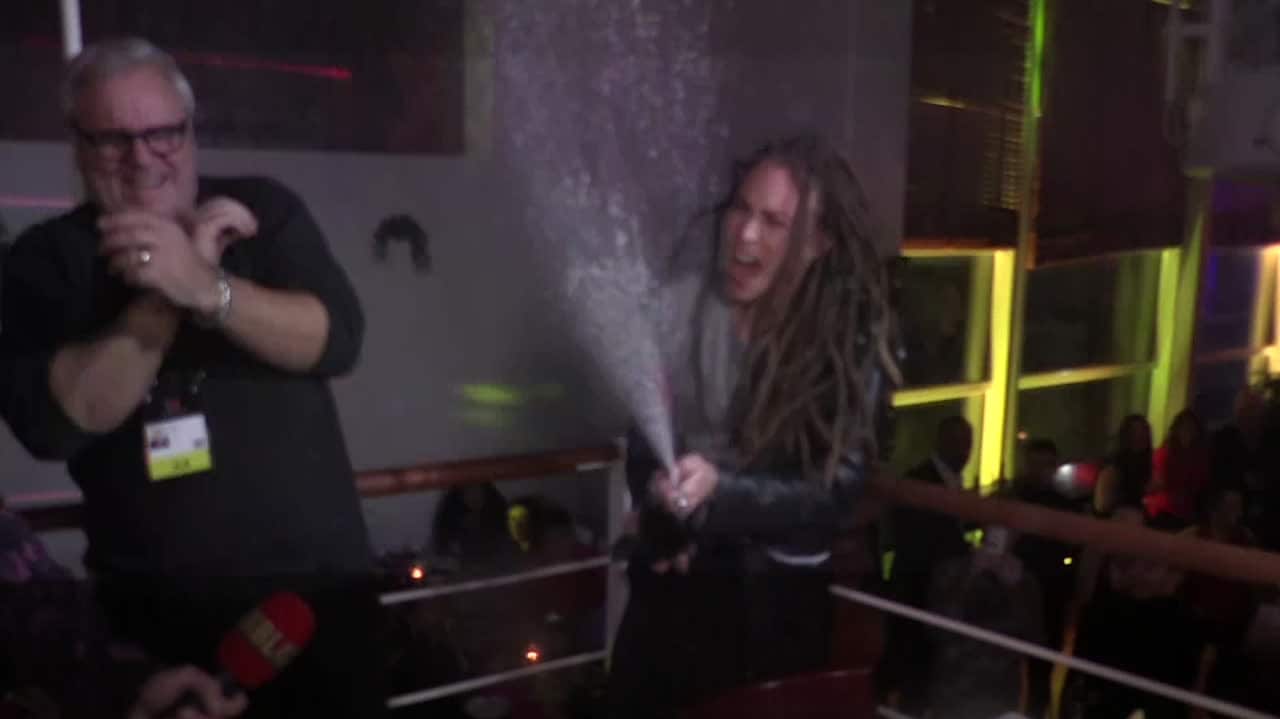 Avklädda bilden avslöjar hemligheten