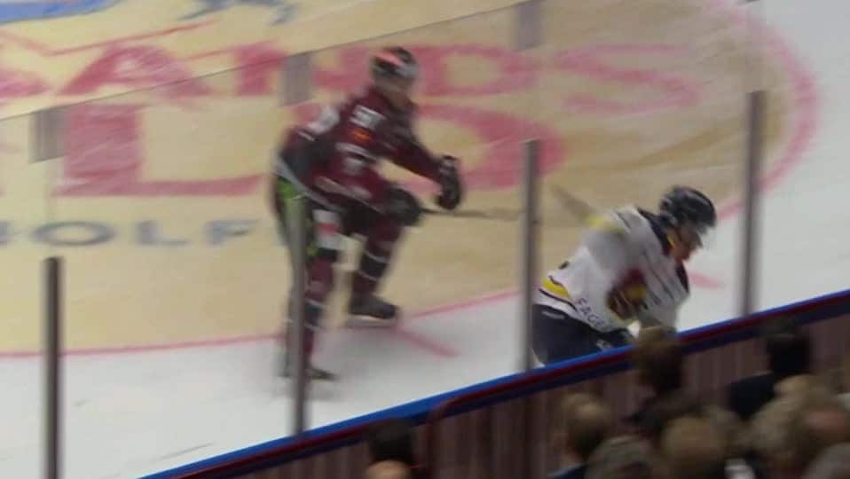 Lagkaptenen till sjukhus efter smällen