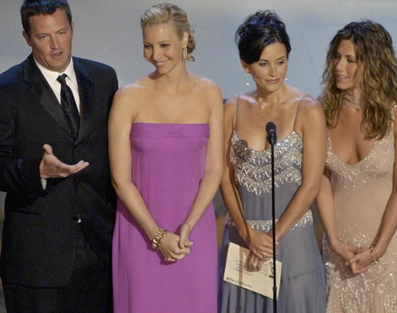 Matthew Perry hoppar av "Vänner"-återförening