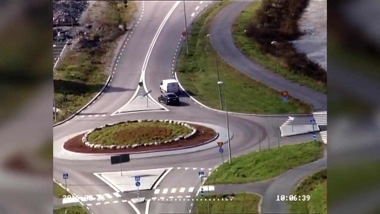 Här jagar polisen 16-åriga vansinnesföraren – har gripits