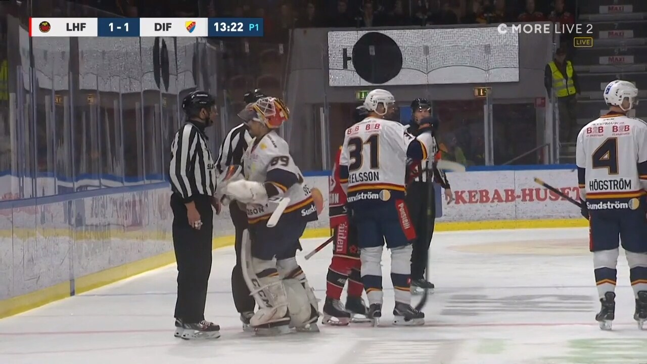 Här tappar Svedberg humöret efter videogranskningen