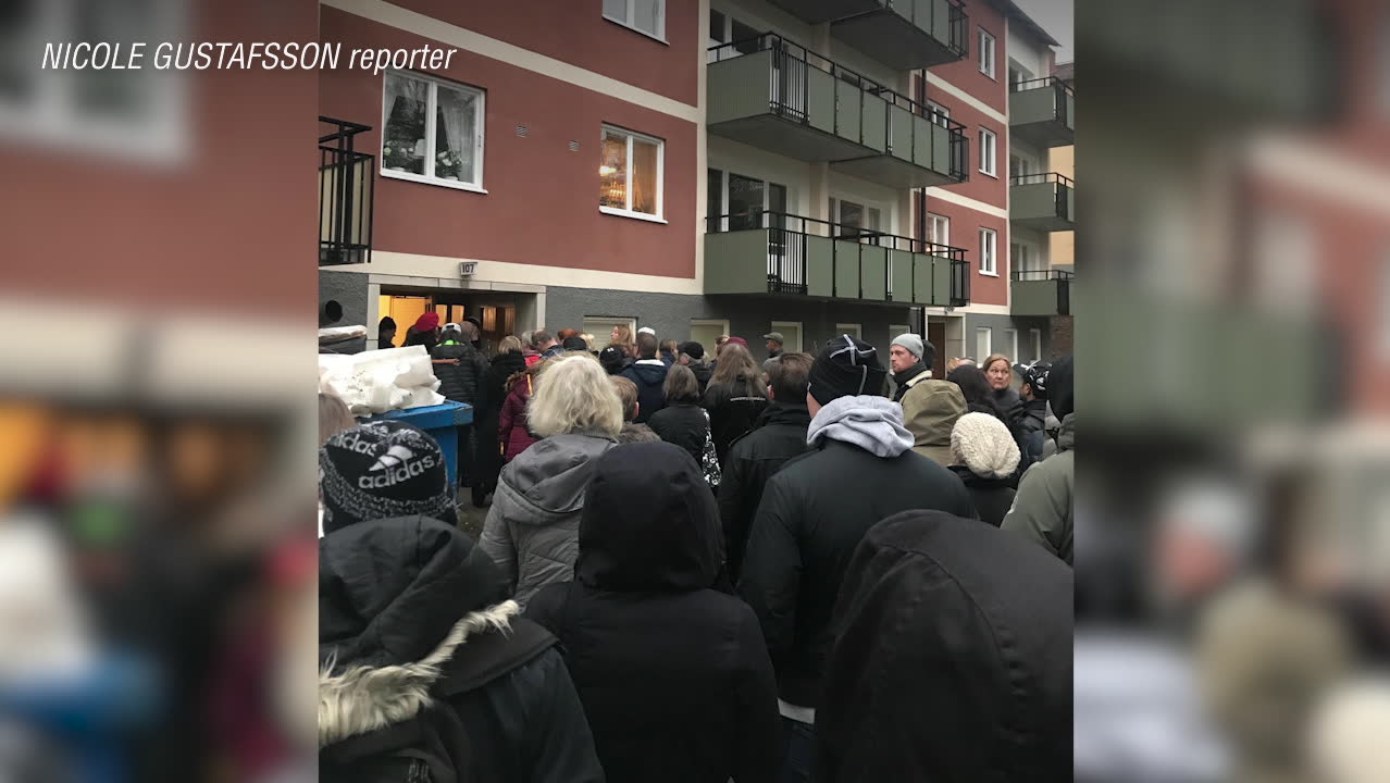 Här köar  350 personer – för en lägenhetsvisning