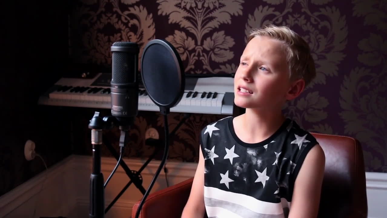 Hör Adrians hyllningssång till 11-åriga Ebba som dog i terrordådet