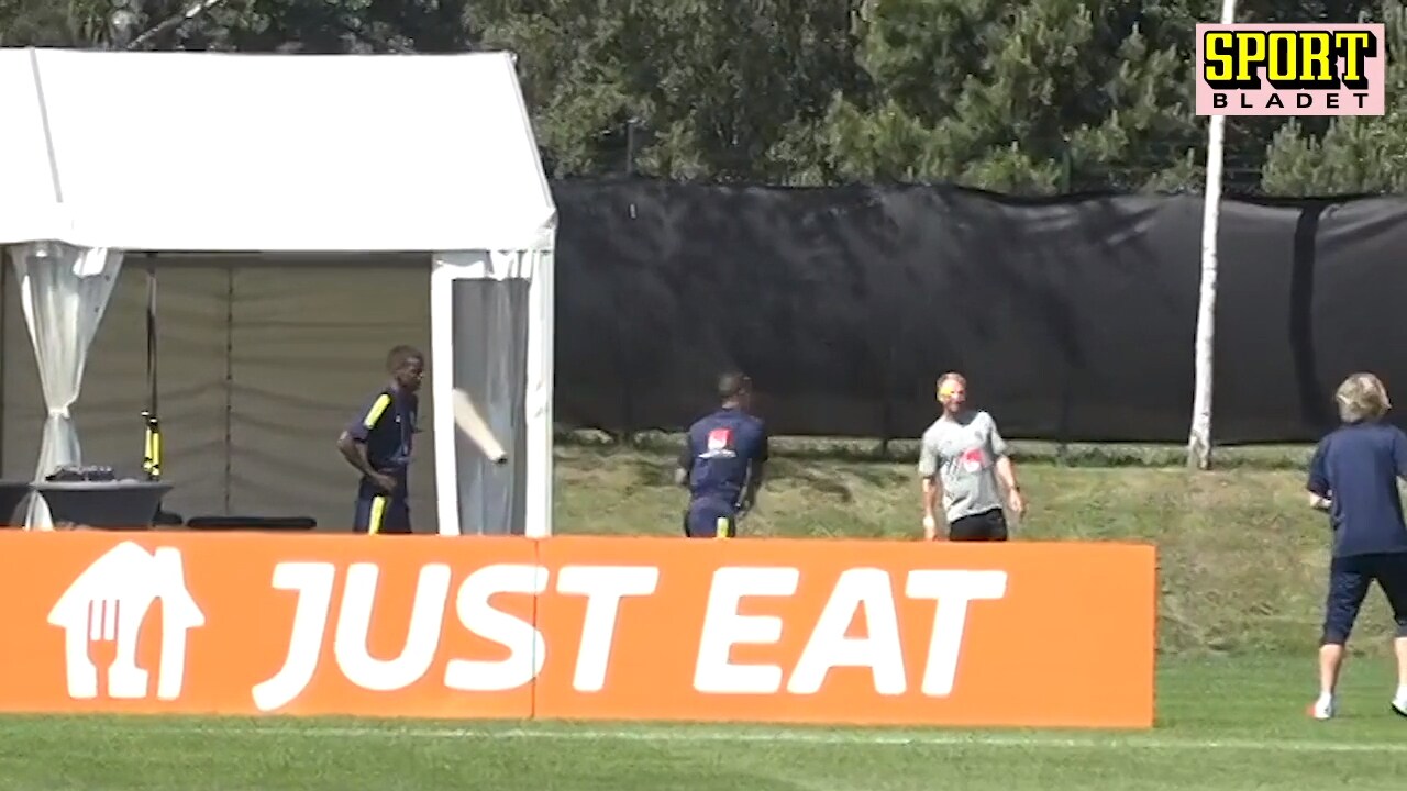 Här skickar Quaison så när ett rör i Isaks ansikte