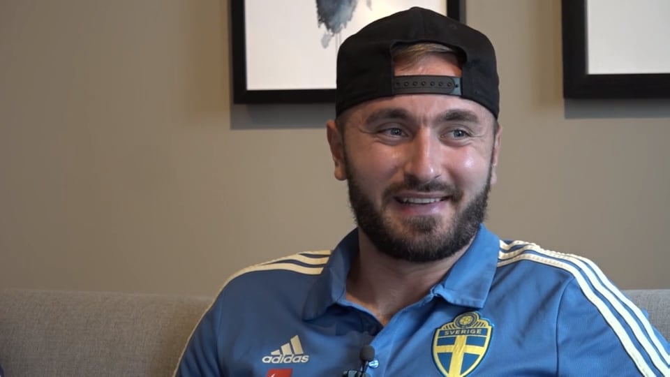 Tankovic tar ton – börjar sjunga favoritramsan