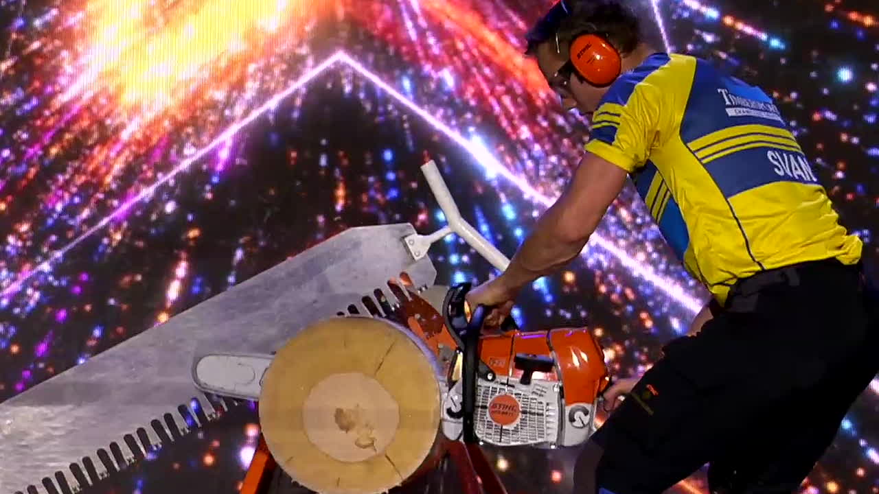 Yxman chockar Bianca i premiären av Talang