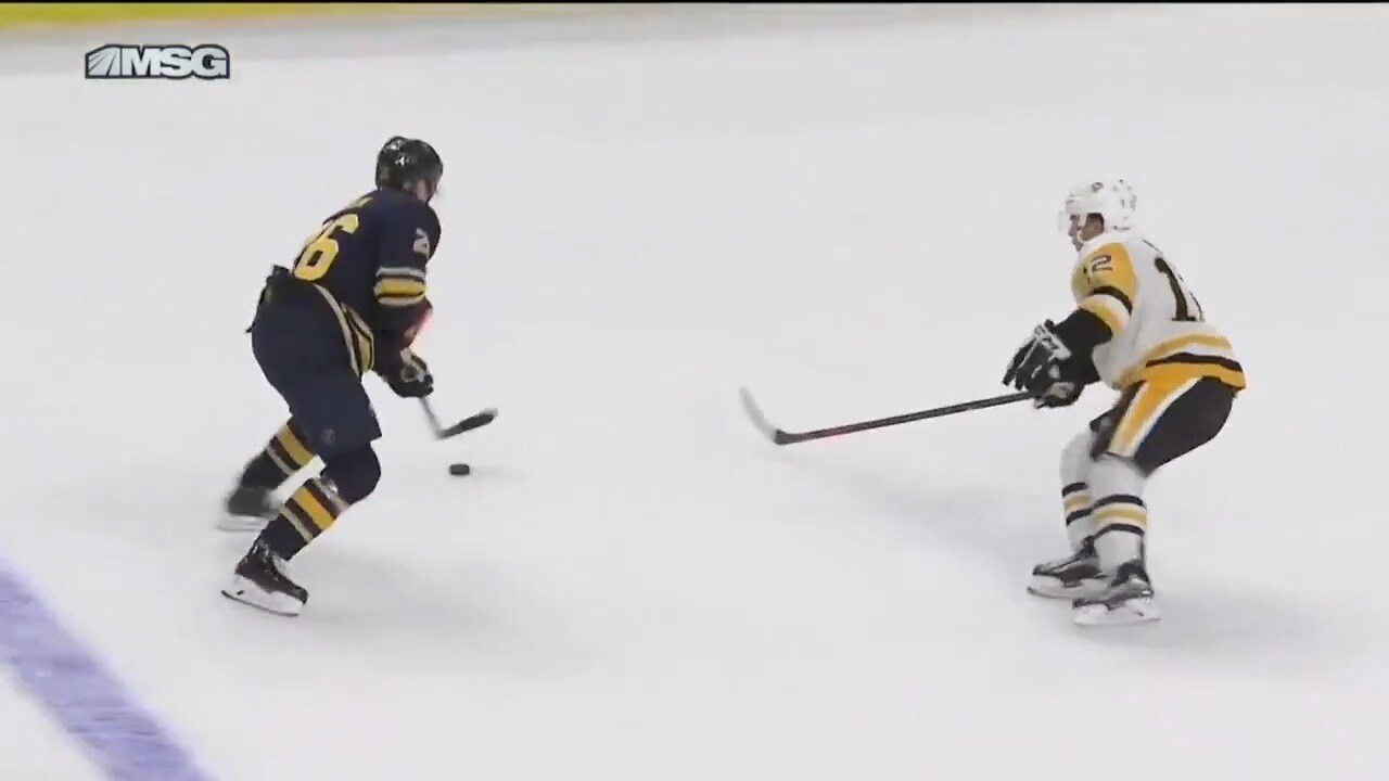 Här luras han upp på läktaren av Dahlin