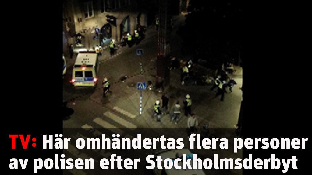 Här omhändertas flera personer av polisen efter Stockholmsderbyt