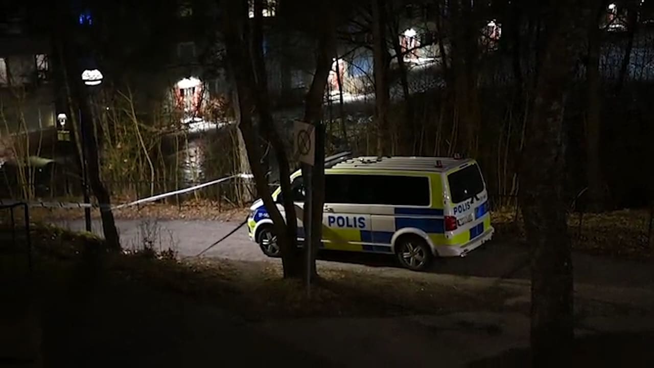 Man i 20-årsåldern skjuten i Farsta