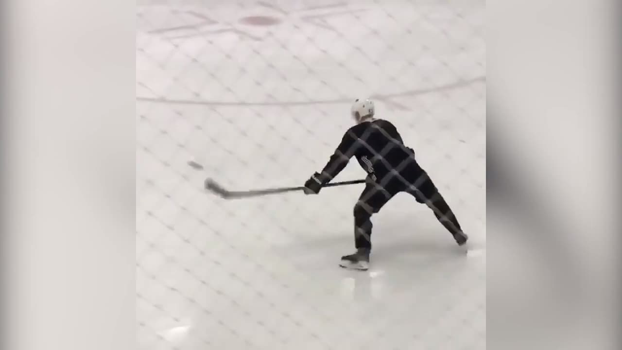 Här tränar Oscar Lindblom på is med Flyers igen