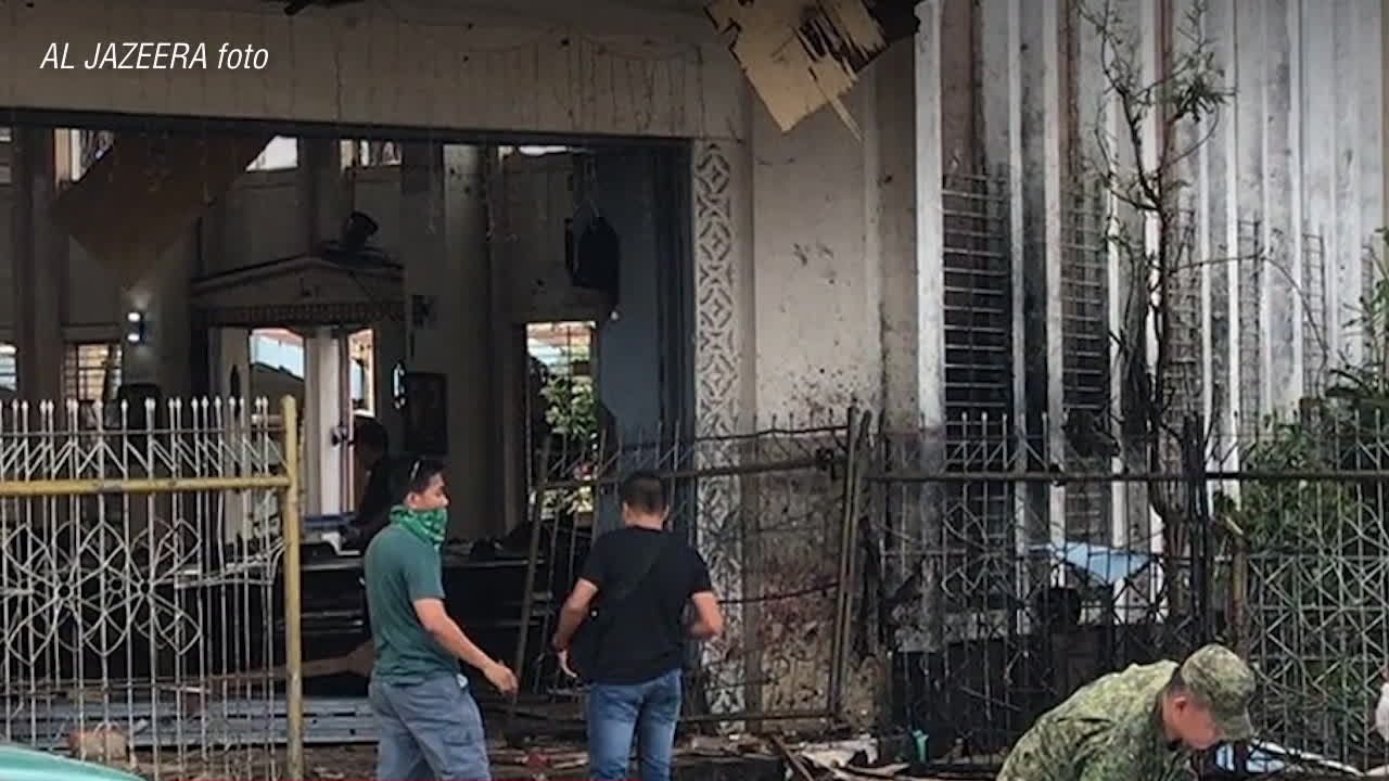 Flera döda efter explosioner vid en katedral i samband med en gudstjänst i Filippinerna.