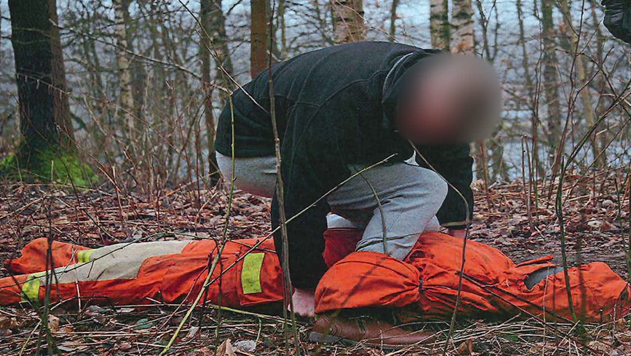 Här visar mordmisstänkte 20-åringen hur Albin dödades