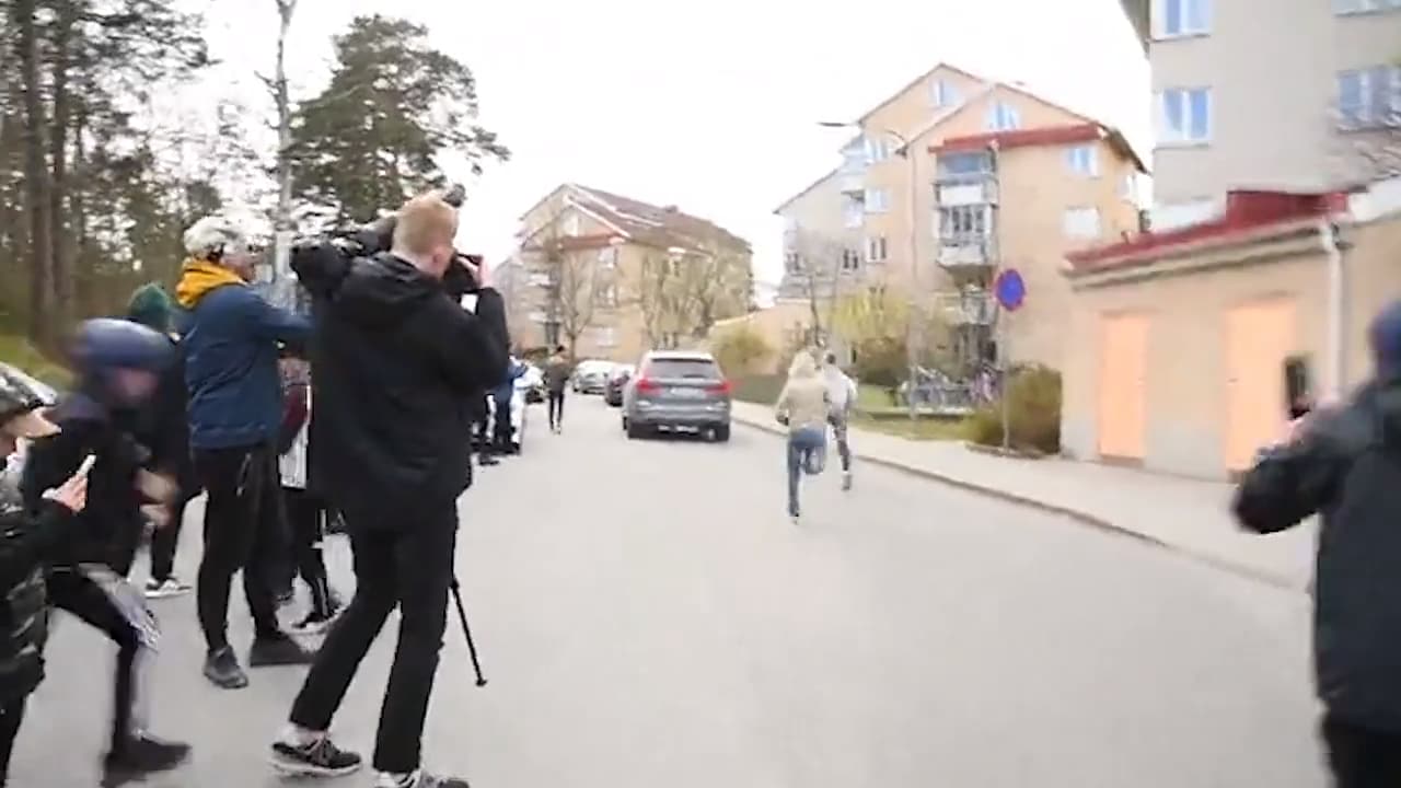 Här springer barnen efter Zlatan