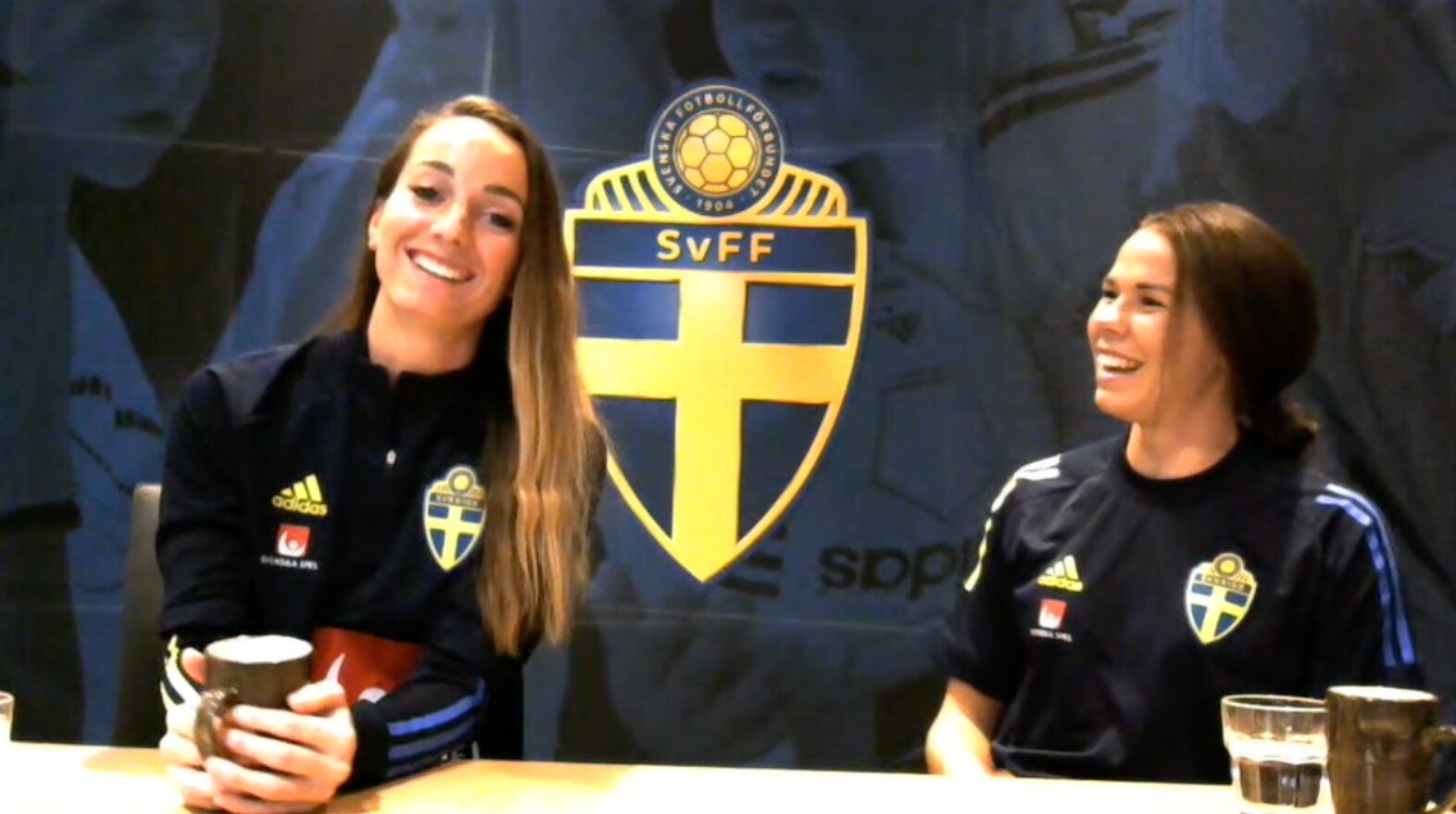 Se hela chatten med Asllani och Samuelsson