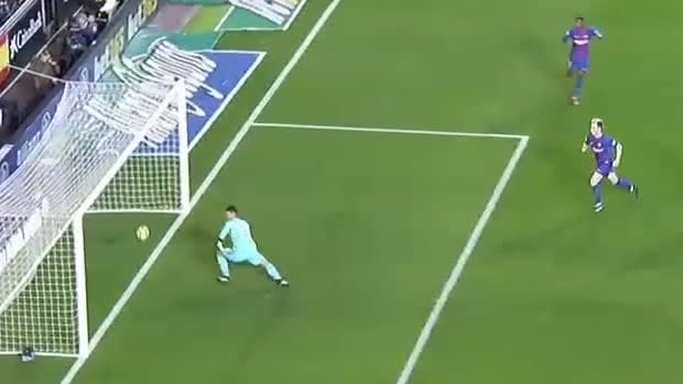 Här blir Messi blåst på solklart mål