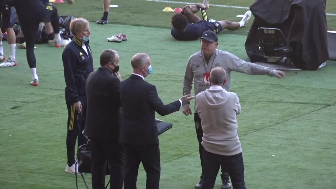 Här gestikulerar Janne inför kvalrysaren