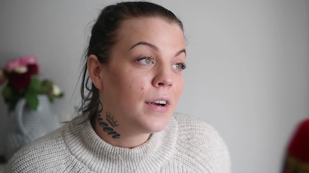 Undersköterskan Clara, 26, lämnade sitt drömjobb: ”Det blev för tungt”