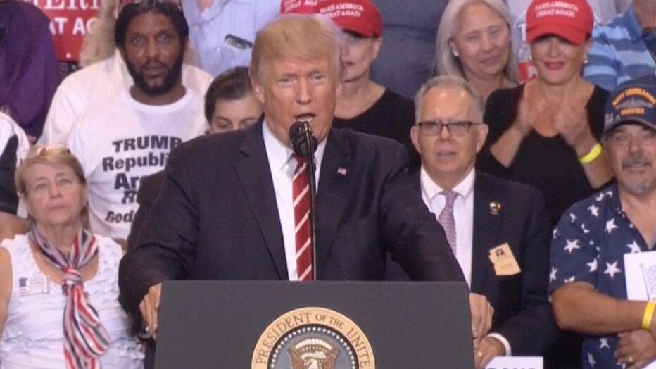 Trump antyder att han ska benåda rasistiska sheriffen