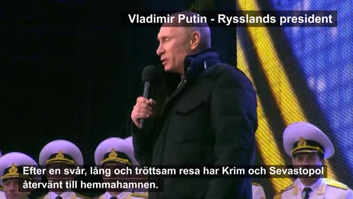 Putin hyllad på röda torget