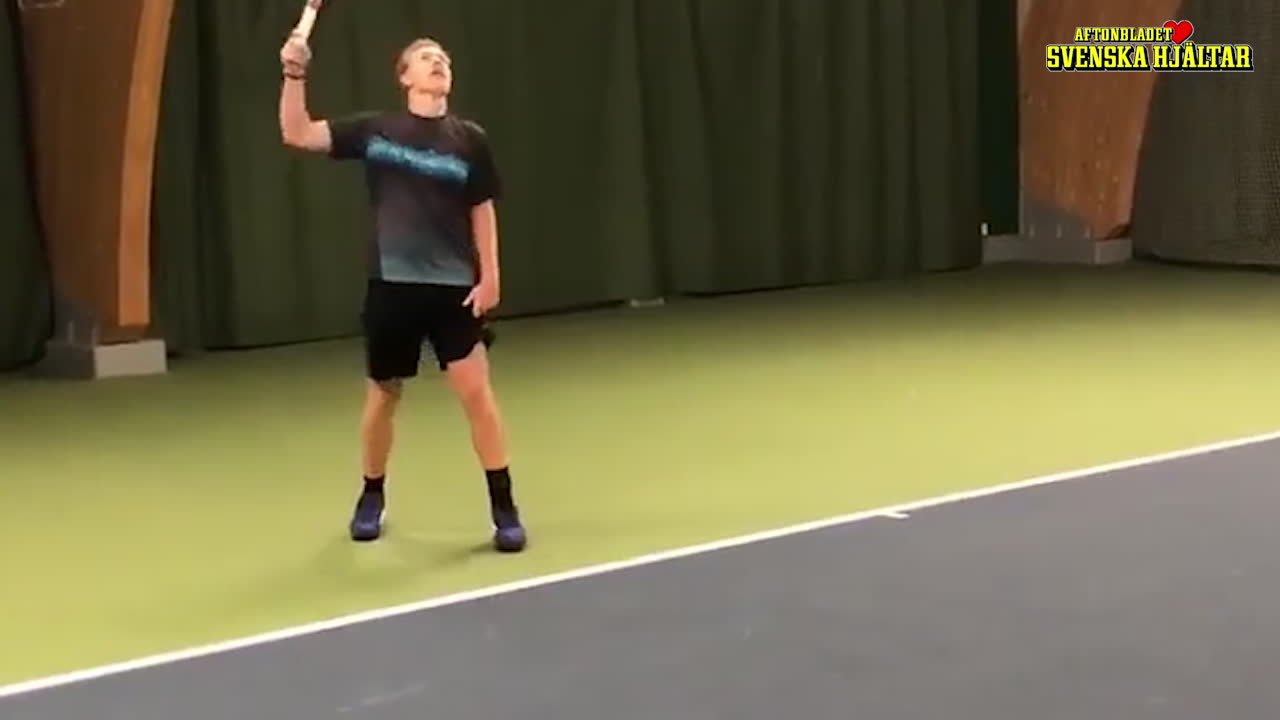 Elof, 17, startade egen tennisturnering