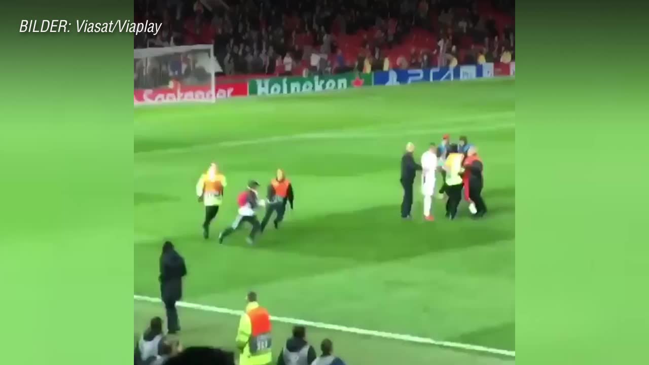 Ronaldo tar selfie mitt i tumulten