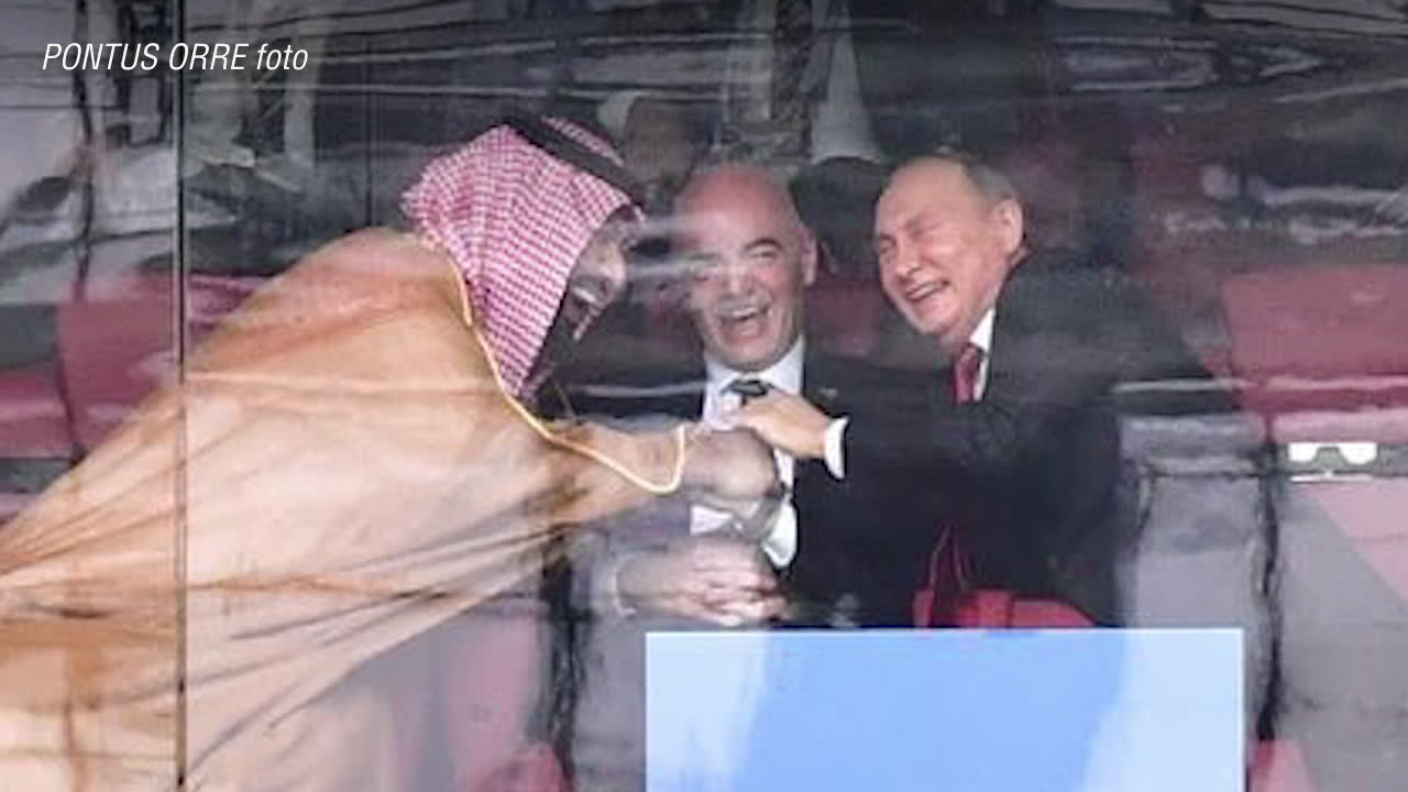 Samtidigt som öppningsmatchen – inledde massivt anfall mot Jemen