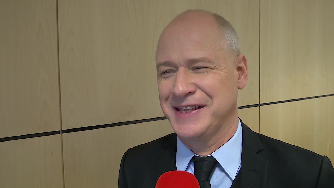 Robert Gustafsson om sexscenen: "Väldigt speciellt"