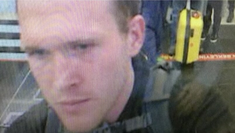 Terrormisstänkt sparkar advokat