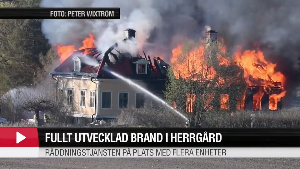 Fullt utvecklad brand i herrgård