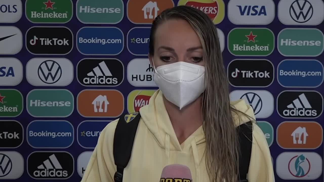 Asllani: "Fly förbannad"