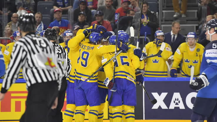 Tre kronor krossade Finland