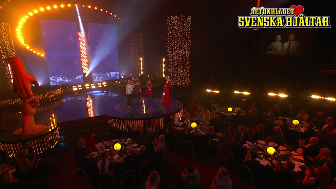 Cancersjuka Amanda, 6, tackar hjältarna - mamman i tårar